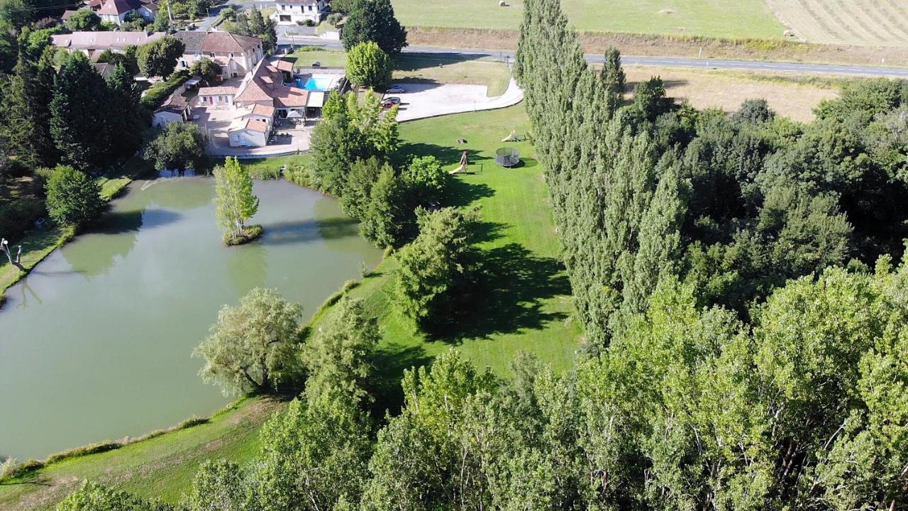 Le Domaine de L'étang de Sandanet Issac Extérieur photo